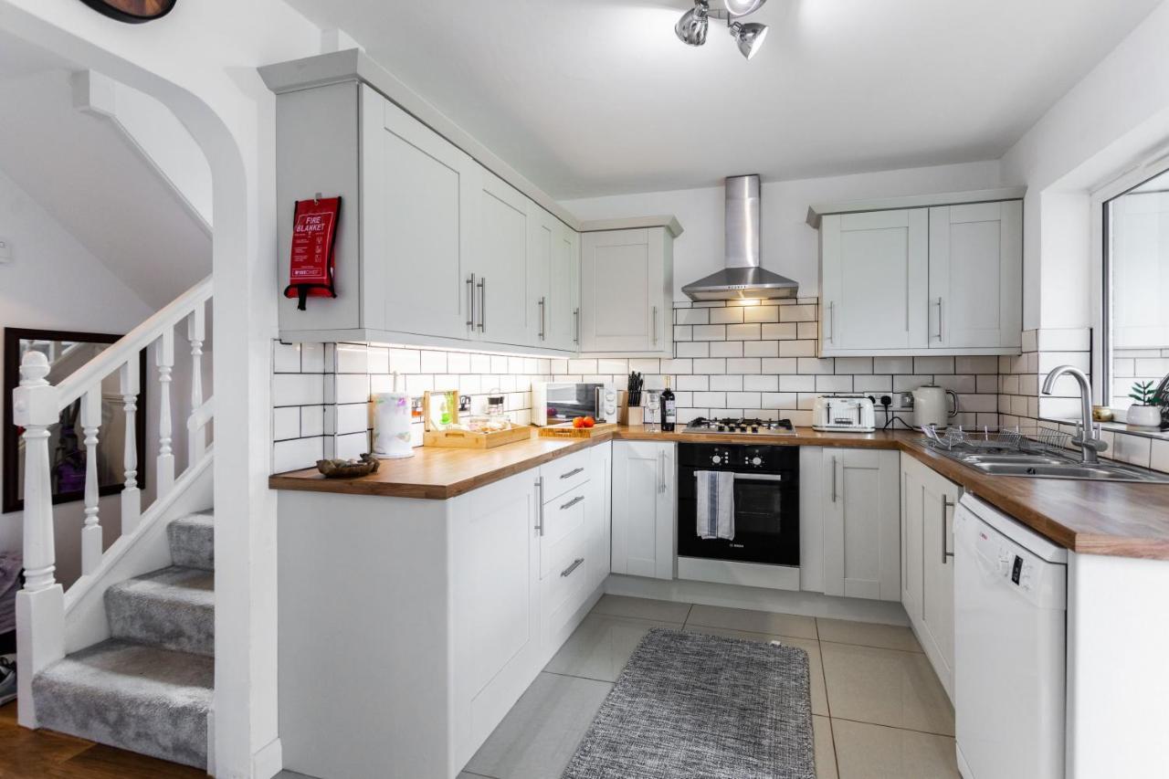 אשפורד Maunsell House - Lovely Central Home Near Designer Outlets & Town With Parking מראה חיצוני תמונה