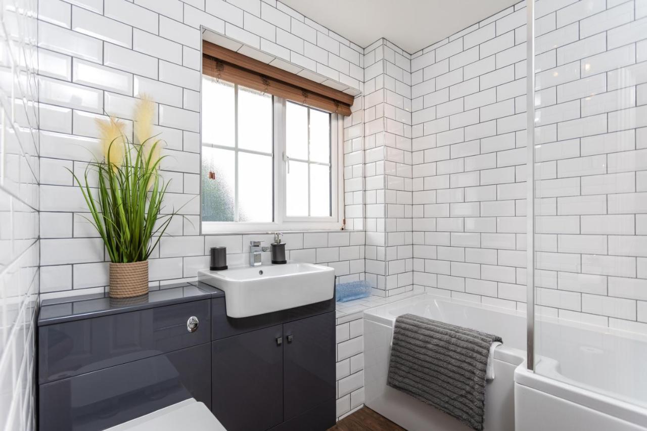 אשפורד Maunsell House - Lovely Central Home Near Designer Outlets & Town With Parking מראה חיצוני תמונה