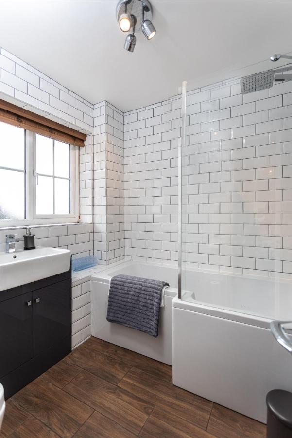 אשפורד Maunsell House - Lovely Central Home Near Designer Outlets & Town With Parking מראה חיצוני תמונה